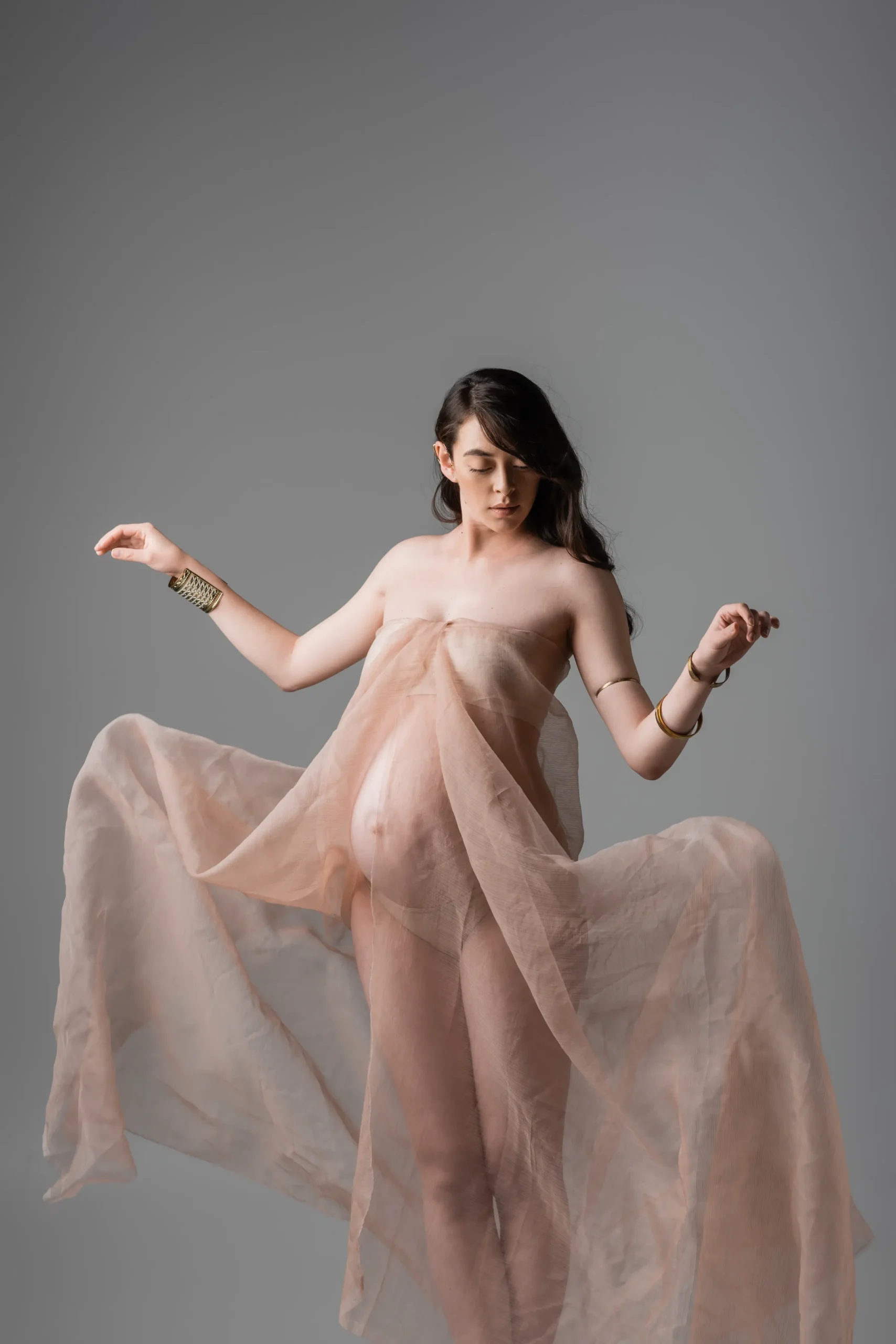 Maternity photography - Ladies Studio Canada